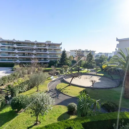 Daire Confortable Dans De Standing Avec Piscine Mandelieu
