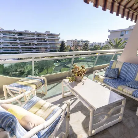 Daire Confortable Dans De Standing Avec Piscine Mandelieu